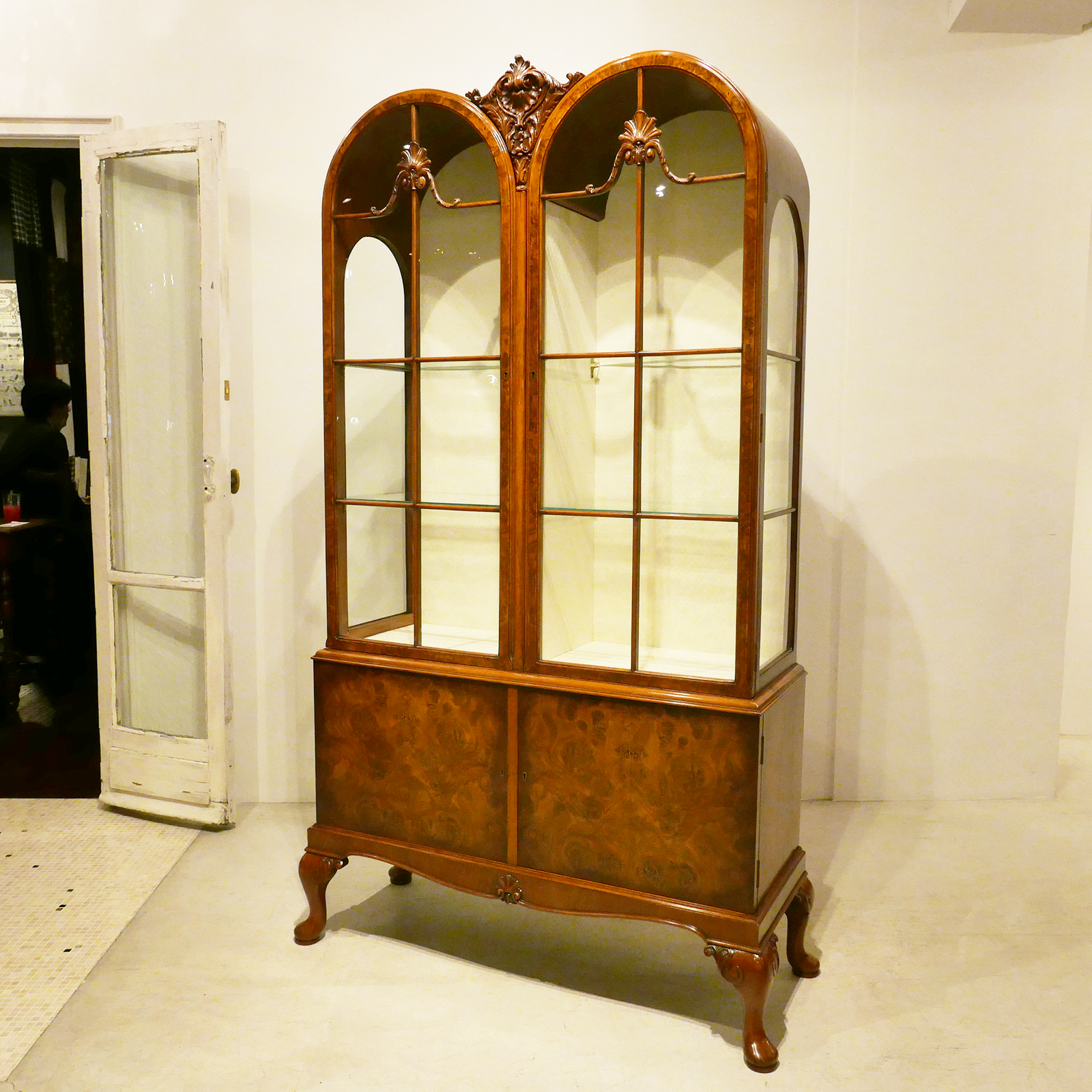 美品 廃盤 CHRYSTIE GLASS CABINET JOURNAL STANDARD FURNITURE CHRYSTIE GLASS CABINET / ジャーナル